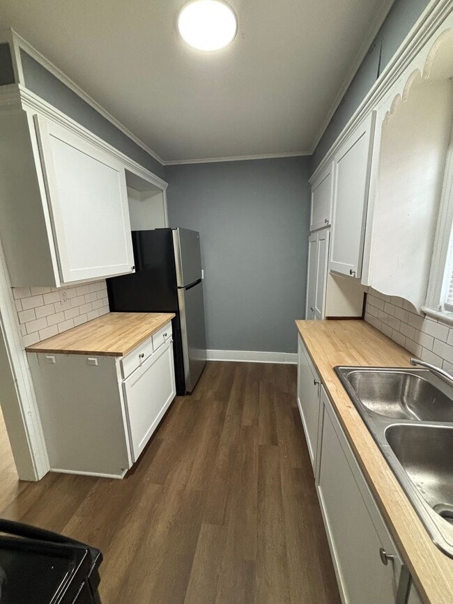 Building Photo - E Merrick