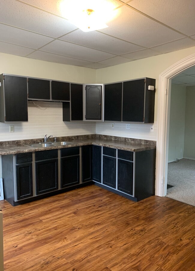 Building Photo - 617 7th Ave