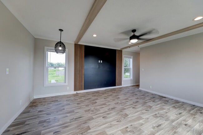 Building Photo - 5233 Clarksville Rd