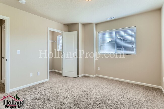 Building Photo - Beautiful, Light-Filled 4-Bedroom Home with a Charming Backyard NEW PRICE $3,295 and REDUCED SECU...