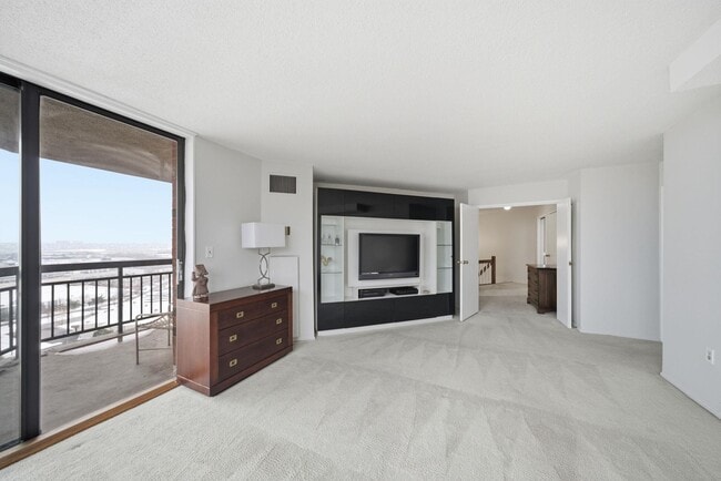 Building Photo - 2103 Harmon Cove Tower