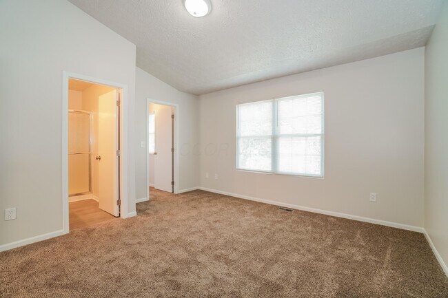 Building Photo - 1852 Meadowlawn Dr