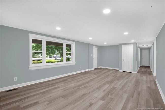 Building Photo - 838 W 3rd Ave