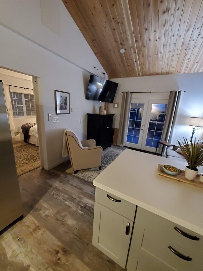 Building Photo - Fully Furnished 1 Bedroom ADU for Rent in ...
