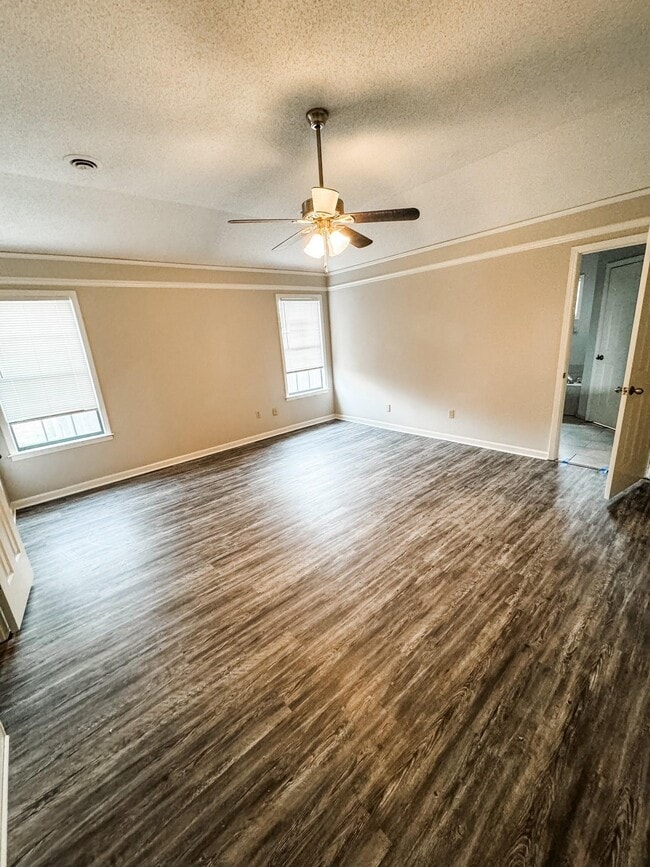 Building Photo - 533 Autumn Meadows Ln