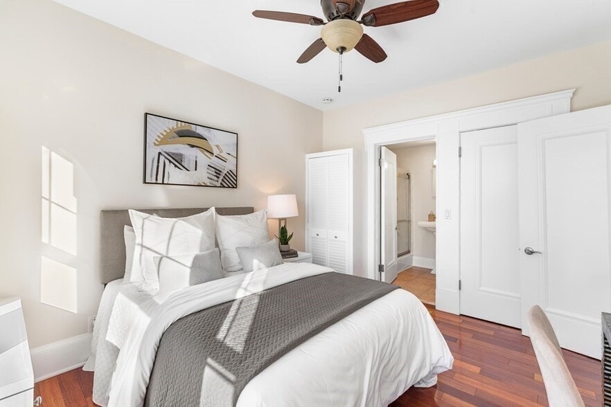 Building Photo - 520 Beacon St