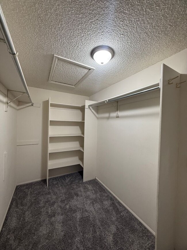 Building Photo - SPACIOUS 2-BEDROOM TOWNHOME WITH LOFT, GARAGE & PRIME LOCATION!