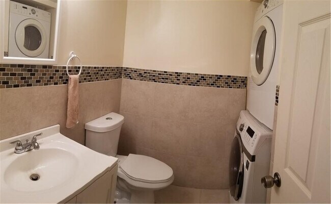 Building Photo - 3401 Bimini Ln
