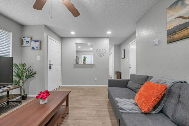 Building Photo - 1507 Hollow Tree Blvd