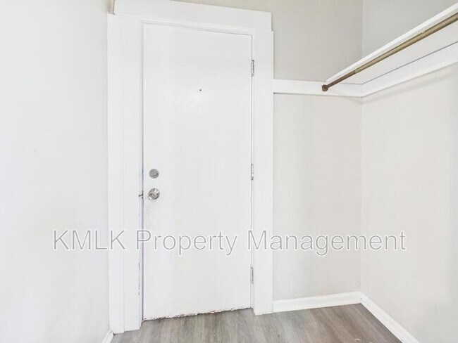 Building Photo - 429 Lovisa St