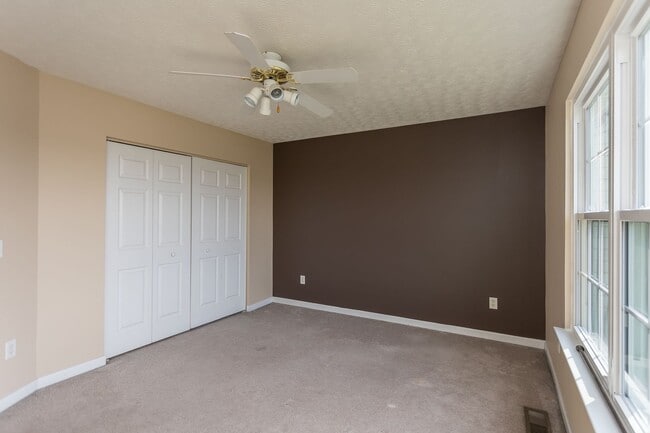 Building Photo - Spacious 3-Bedroom Townhome with Garage in a Prime Harrisonburg Location!