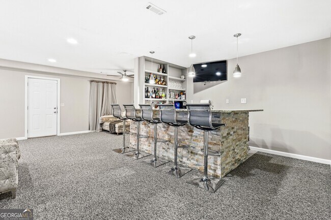 Building Photo - 7155 Laurel Creek Dr