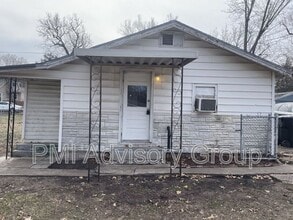 Building Photo - 323 1/2 SW Lindenwood Ave