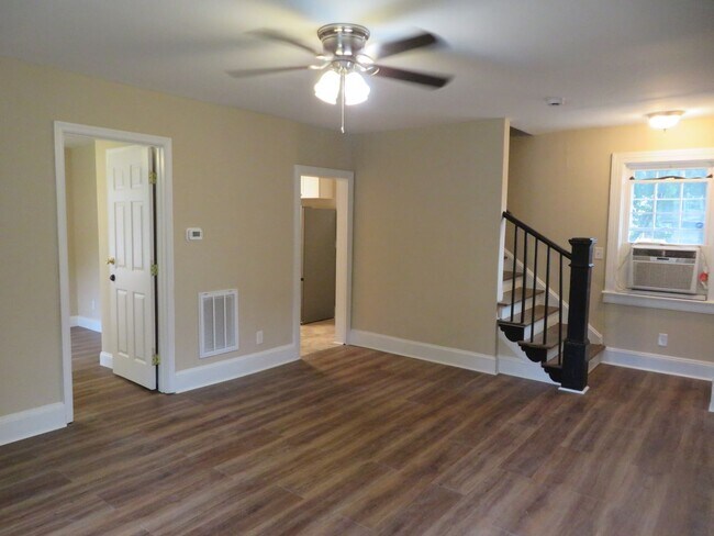 Building Photo - Newly renovated and updated home in Historic Petersburg.