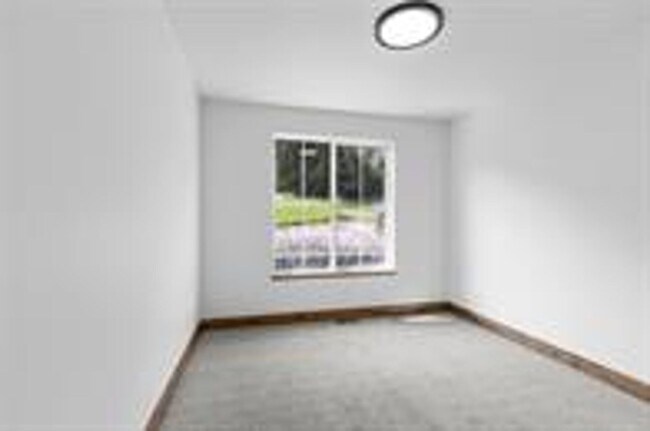 Building Photo - 4bed/2bath house on Village Greens Golf Co...