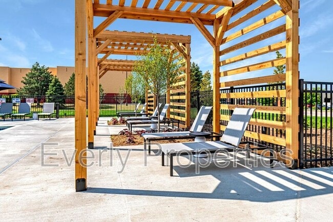 Building Photo - 6935 70th Ct