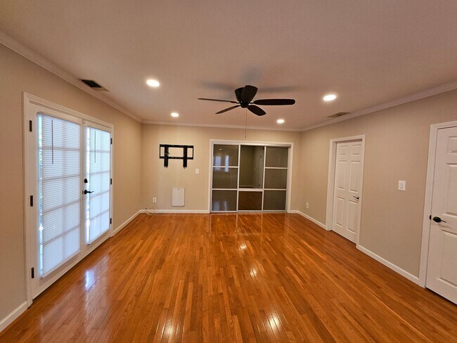 Building Photo - COMING SOON- Charming Single Family Home with Pool in Burbank