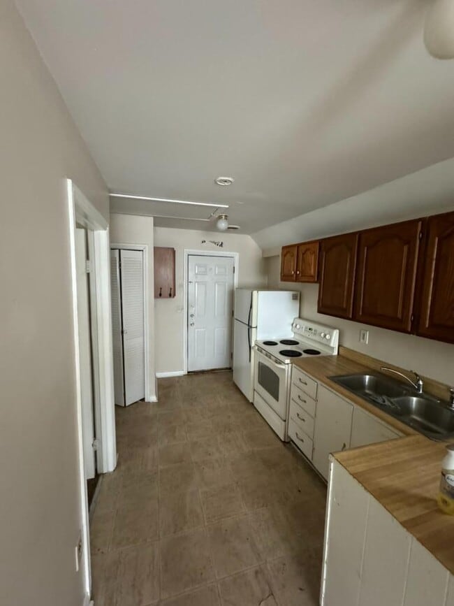 Building Photo - 3252 Birch Row Dr