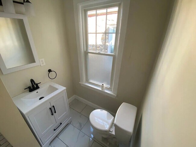 Building Photo - Stylish 3-Bedroom 2.5 Bath Available in Lancaster City