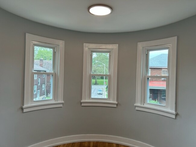 Building Photo - 7433 Penfield Ct