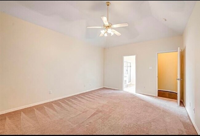 Building Photo - 1710 Park Forest Dr