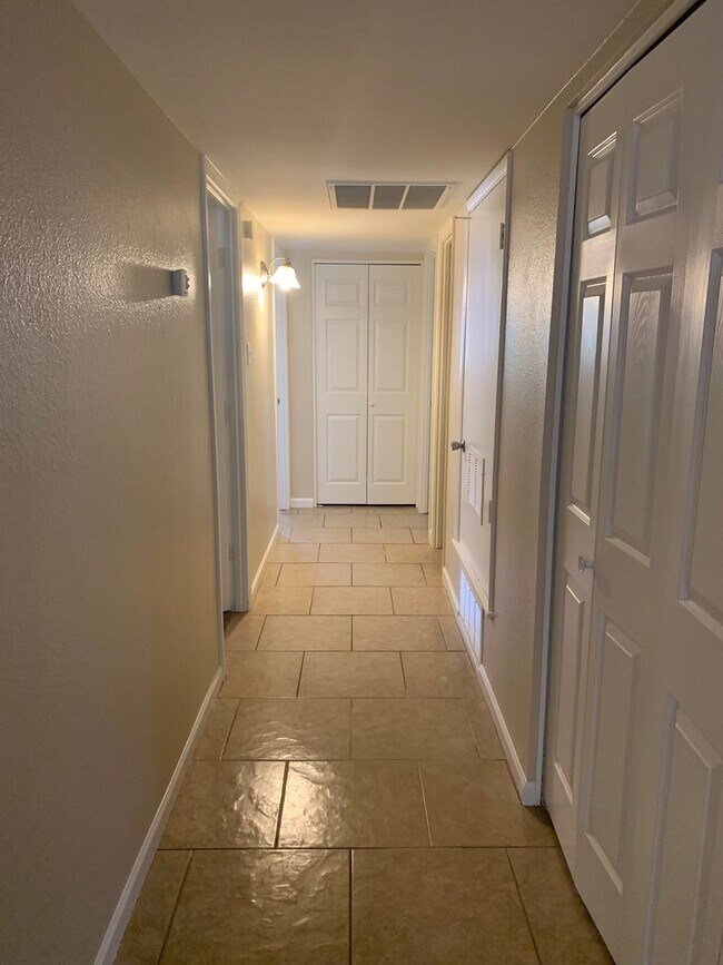 Building Photo - Great 3 bedroom 2 bath home
