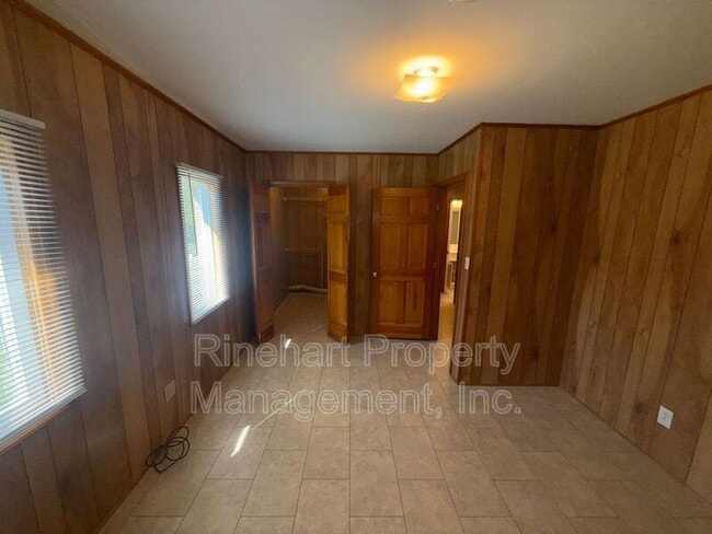 Building Photo - 866 State Rd 316