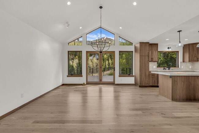 Building Photo - Pinebrook Luxury Remodeled Home