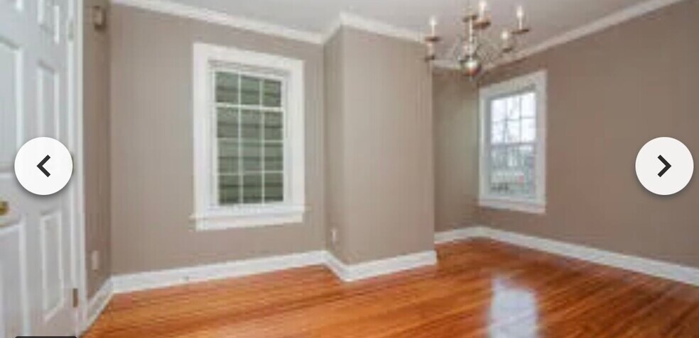 Dining room - 126 N College St