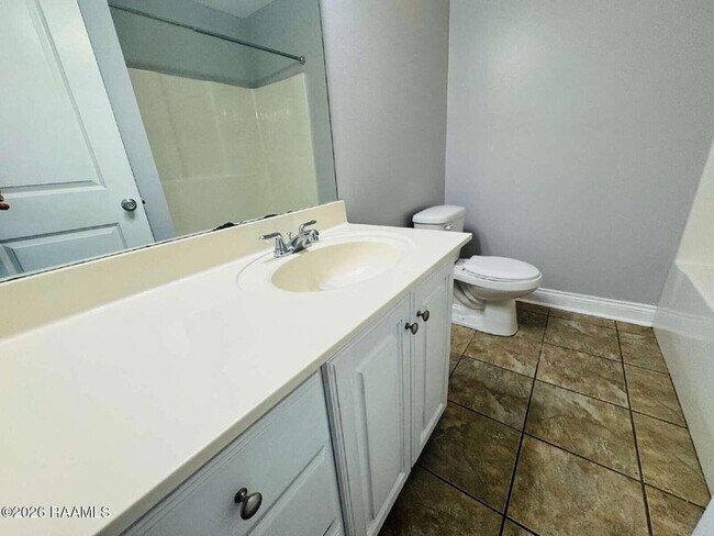 Building Photo - 127 Country Living Dr