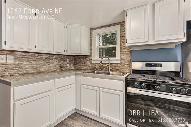 Building Photo - 1262 Ford Ave NE