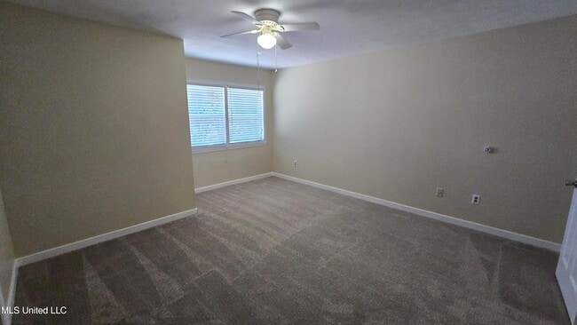 Building Photo - 933 Glastonbury Cir