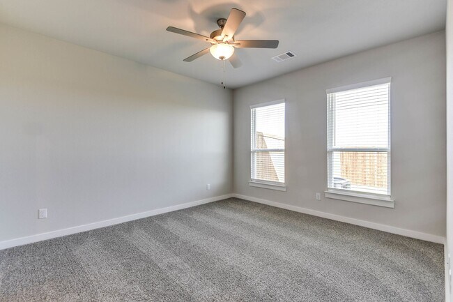 Building Photo - 653 Blackland dr