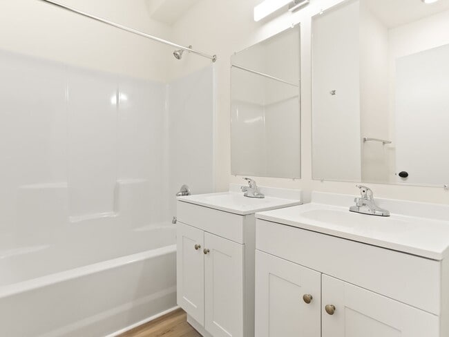 Building Photo - Vancouver Townhouses - Get 1 Month Free!