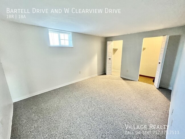 Building Photo - No Steps! Remodeled 1-Bed Convenient to I-...