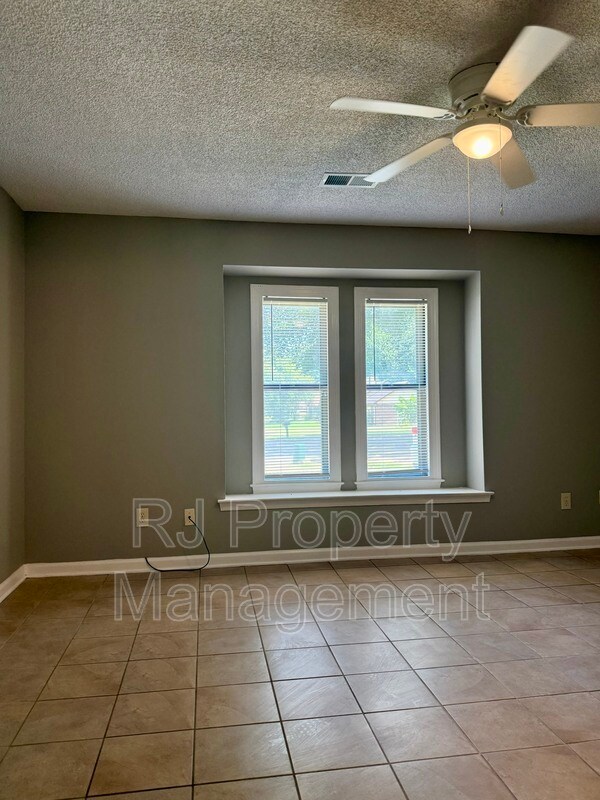 Building Photo - 4521 Stony Point Dr