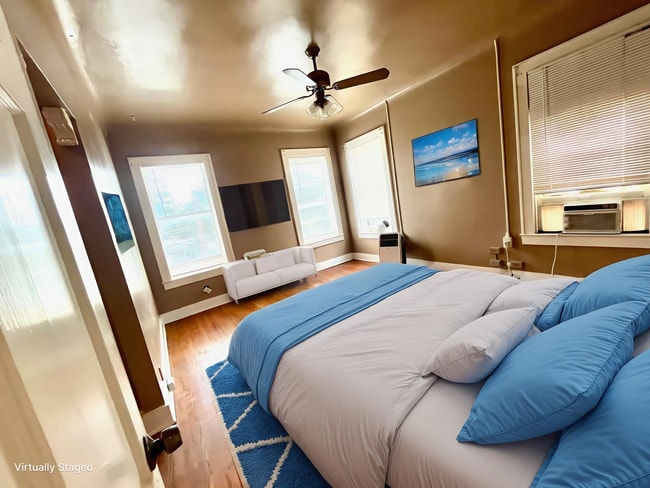 Building Photo - Move In Special! *LOCATION* Fabulous 1/1 with extra space ONE BLOCK off the St Mary's strip and c...