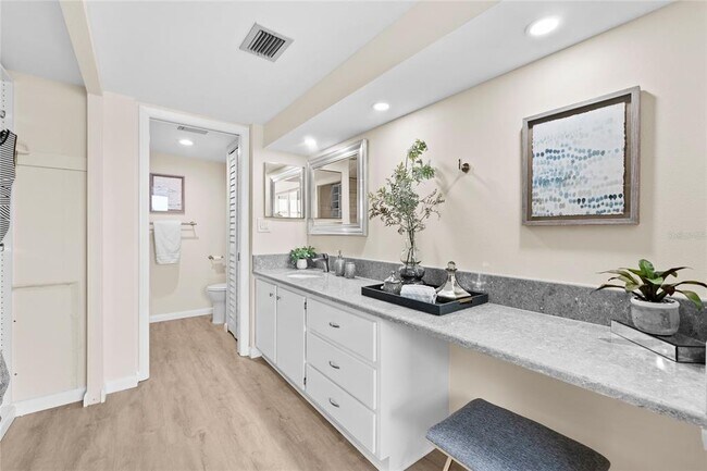 Building Photo - 450 Treasure Island Causeway