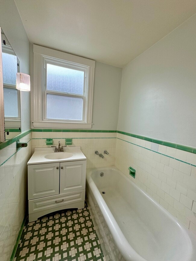 Building Photo - 615 Prague St