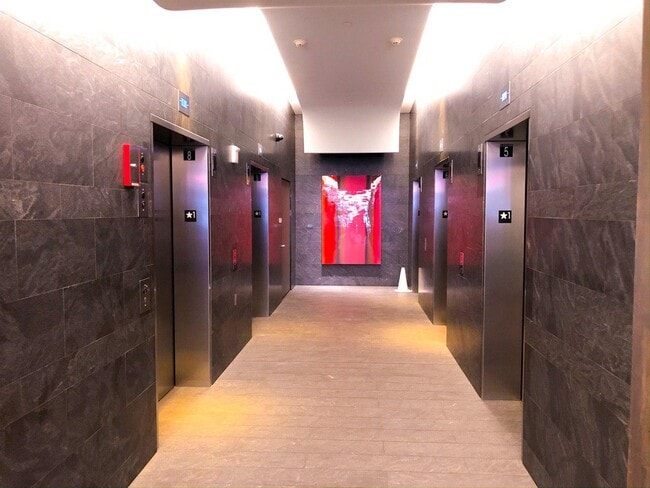 Building Photo - 1001 Queen St