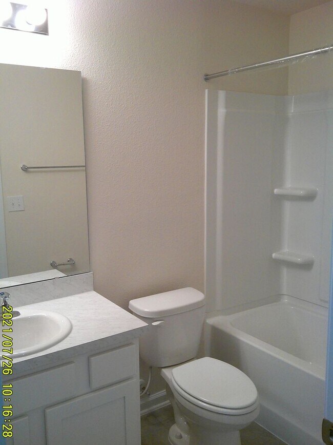 Building Photo - Baypointe Townhome Available!