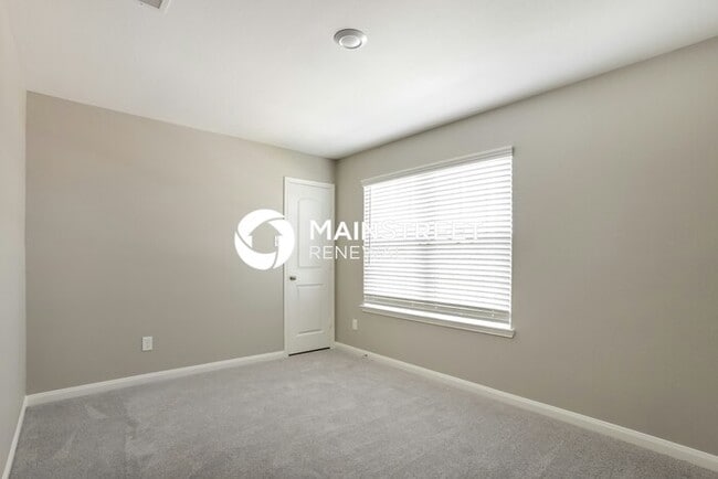Building Photo - 5 Bedroom Pet-Friendly Home in Magnolia, TX with Main Street Renewal