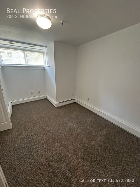 Building Photo - 206 S Huron St