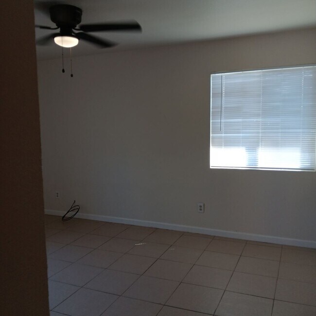 Building Photo - 891 St Andrews Dr
