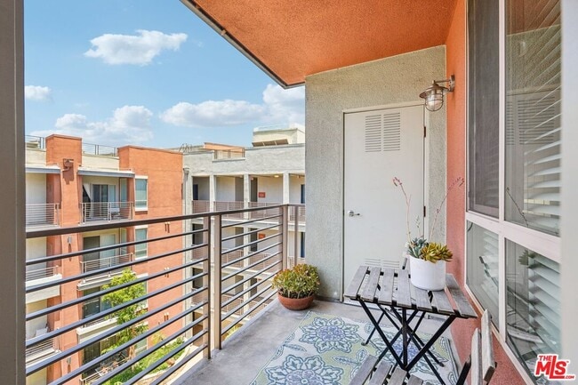 Building Photo - 100 S Alameda St