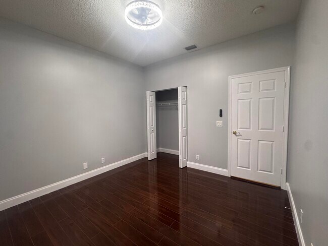 Building Photo - 4044 NW 62nd Ct