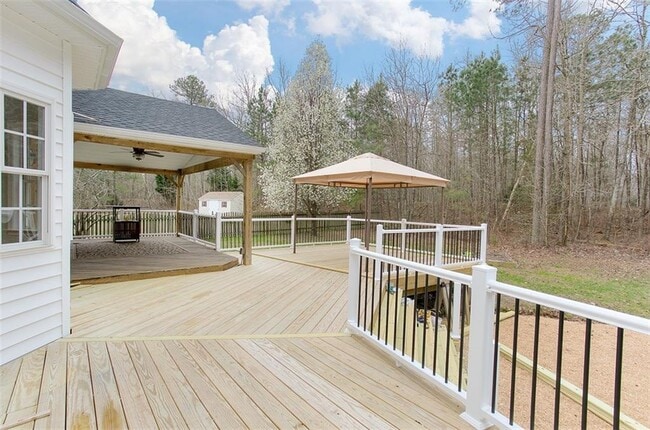 Building Photo - 613 Greyshire Dr