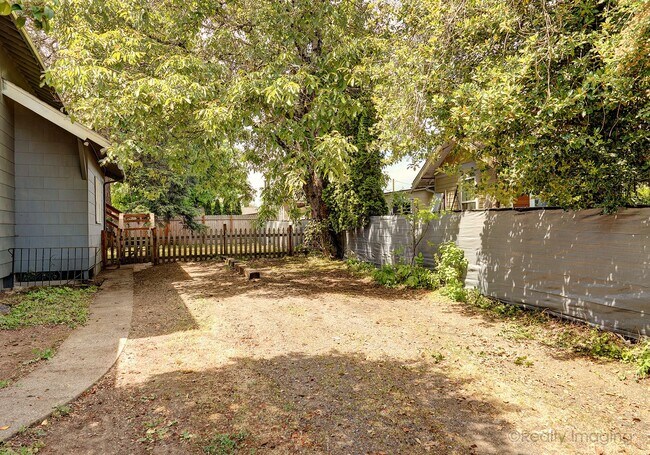 Building Photo - 6015-6017 SE 99th Ave