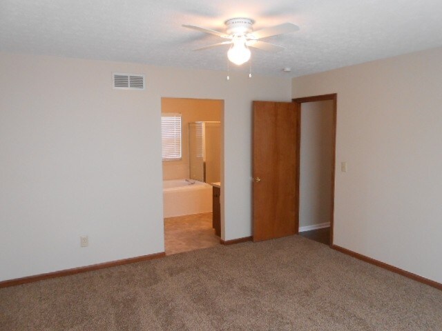 Building Photo - 12400 Bentwood Farms Dr