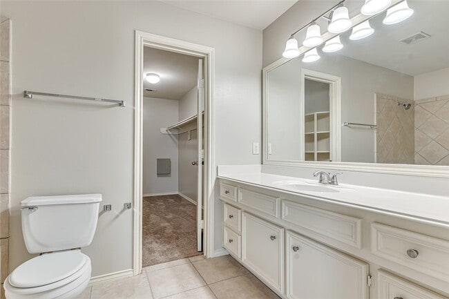 Building Photo - 706 Woodport Ln